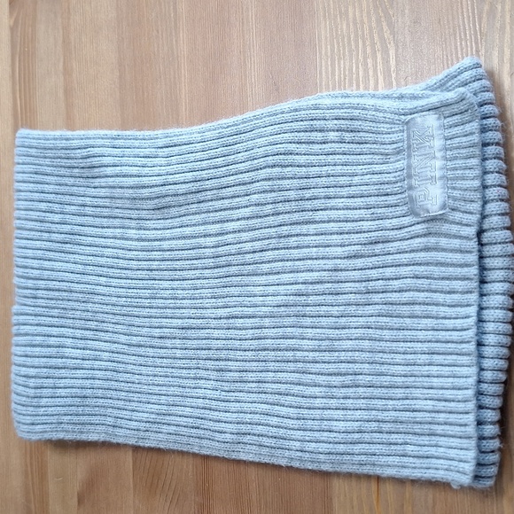 #ADI Pink- Victoria secret grey scarf - Picture 3 of 5